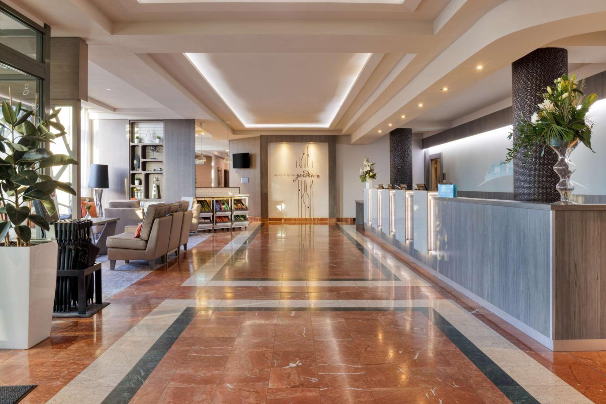 Hilton Garden Inn Dublin City Centre Exterior photo